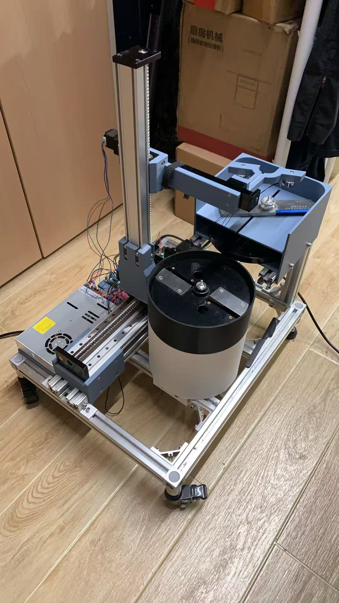Built cutting machine with its Cartesian blade-handling mechanism, processor, power supply, electronics, and aluminum frame